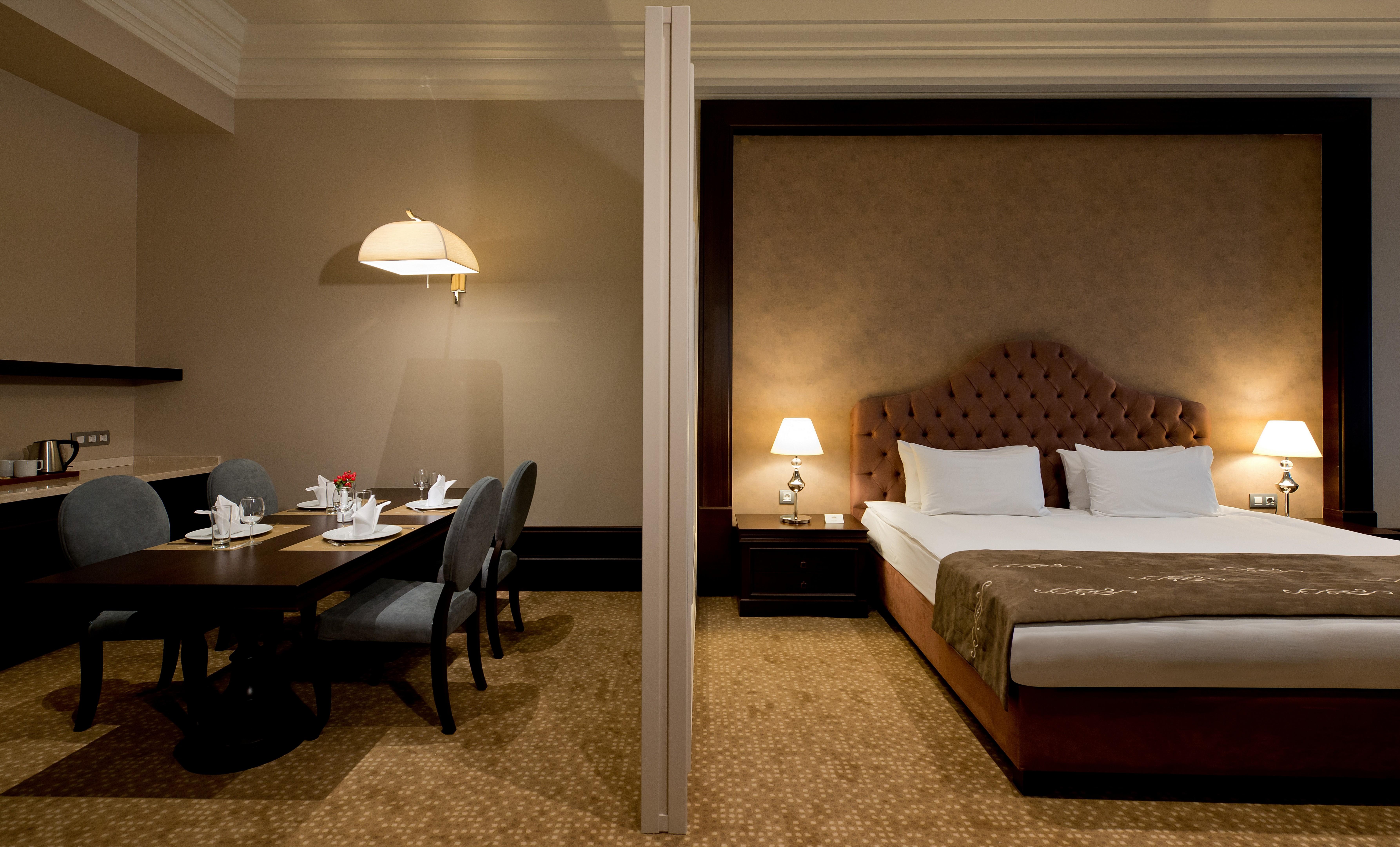 Отель Vialand Palace 4*