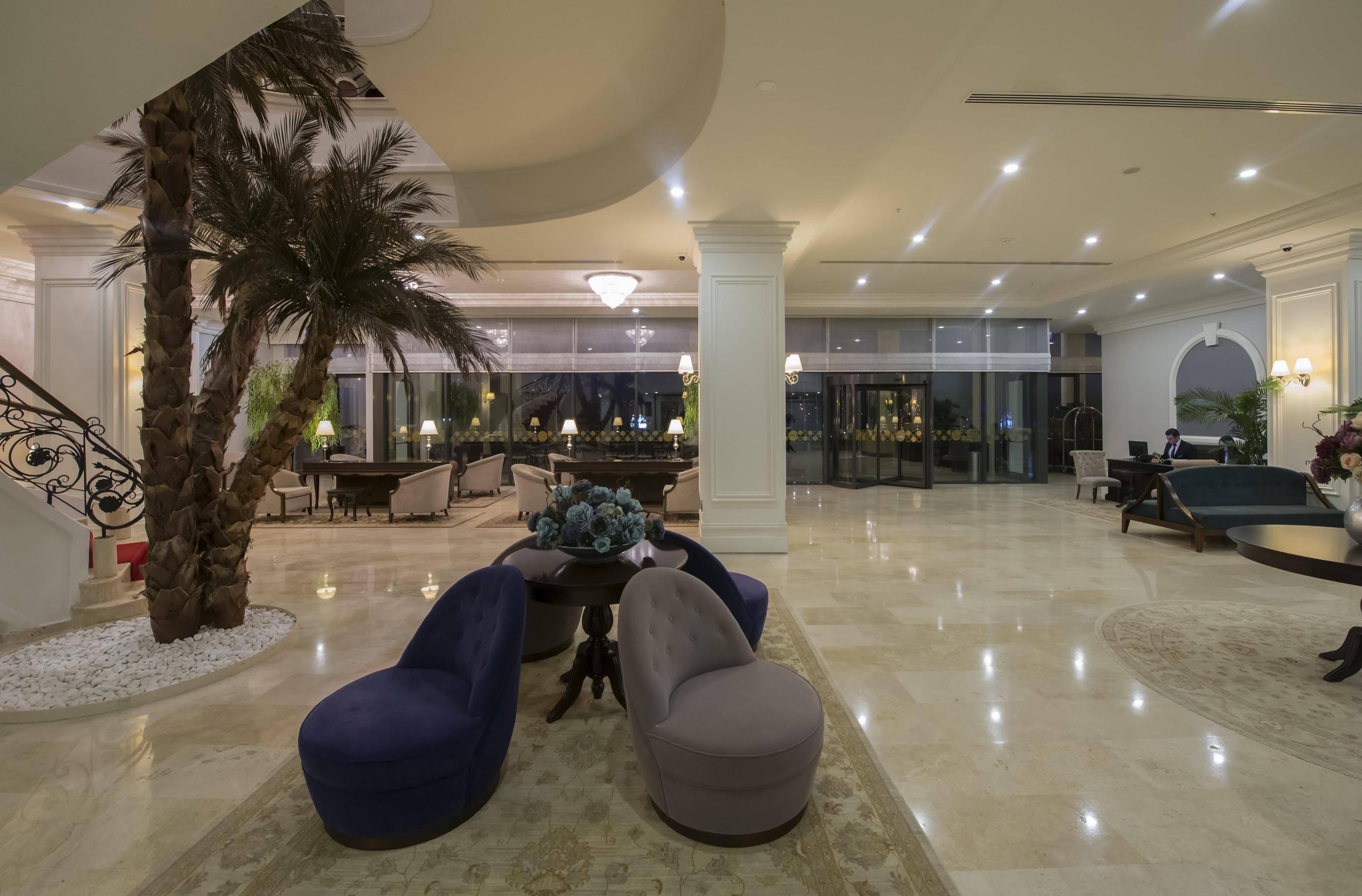Отель Vialand Palace 4*